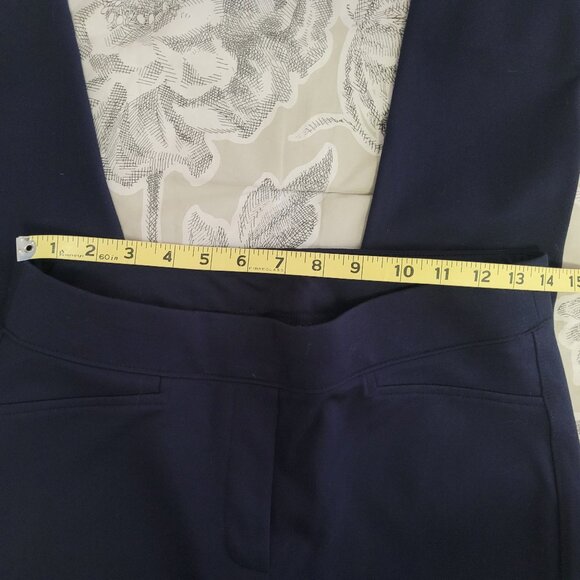 Chico's Navy Blue Flattering Pull On Pants Size 1Regular = 8 EUC - Picture 4 of 6